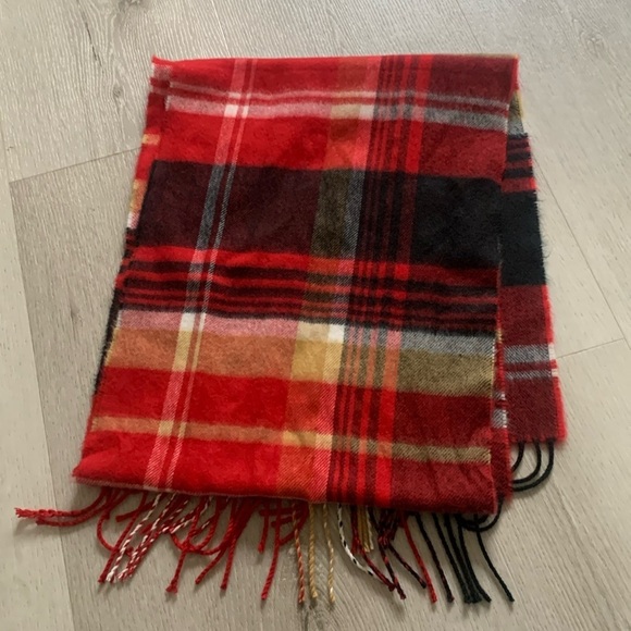 100% cashmere scarf made in Scotland red black plaid fringed winter holidays - Picture 2 of 7